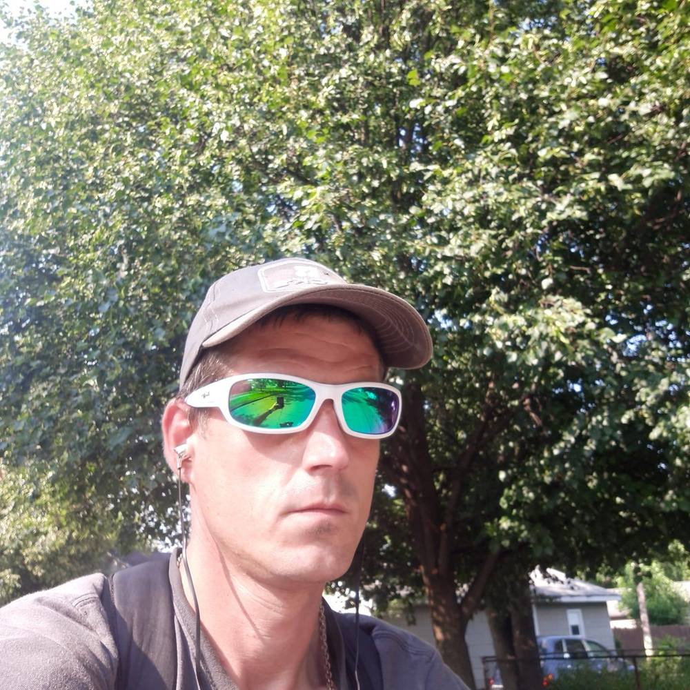 Meet your Posher, Dustin